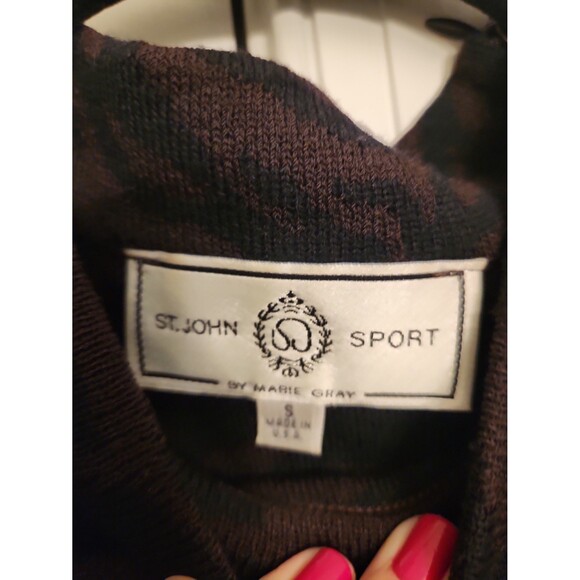 St. John Sport Tiger Print Sleeveless Mockneck Top w/ Zipper at Neck Size S - Picture 5 of 10